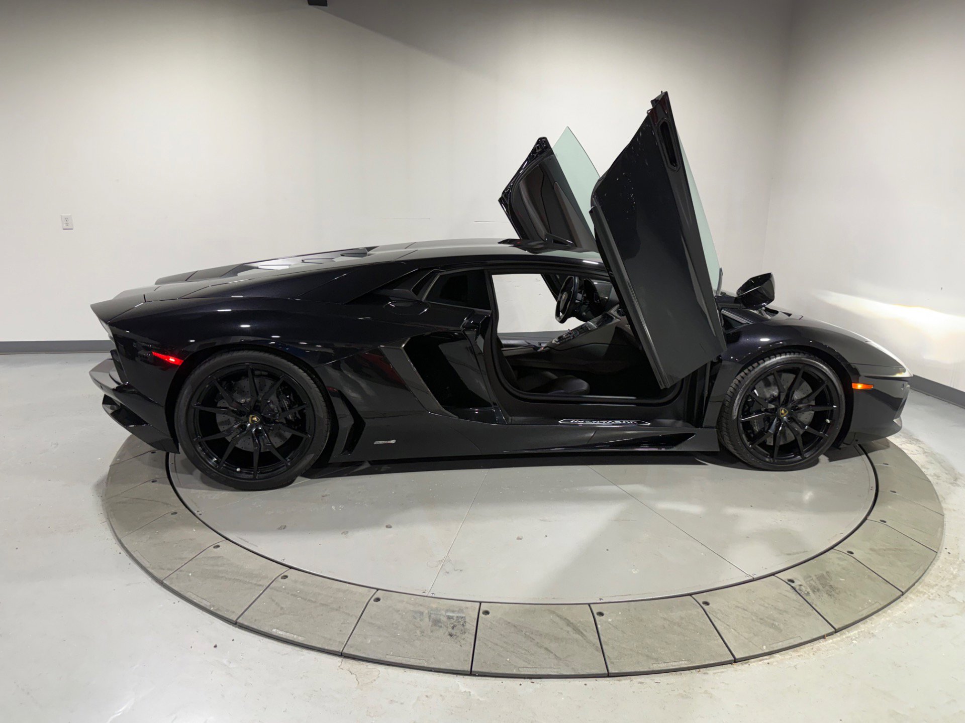 Used 2014 Lamborghini Aventador LP 700-4 image 38
