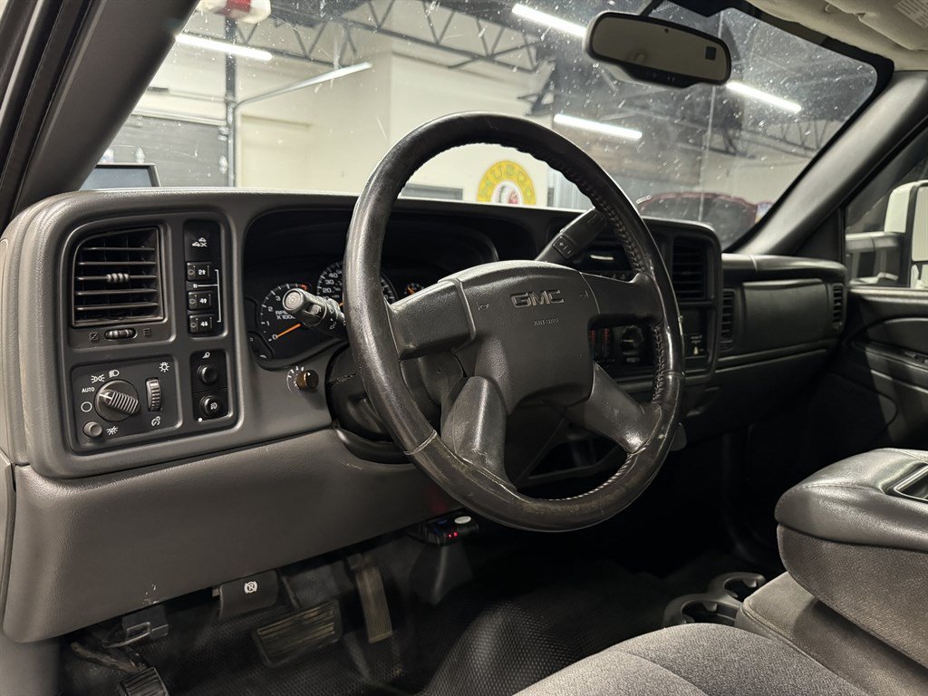 Used 2007 GMC Sierra 3500 SLE w/ Heavy-Duty Power Package AWD/4WD image 25