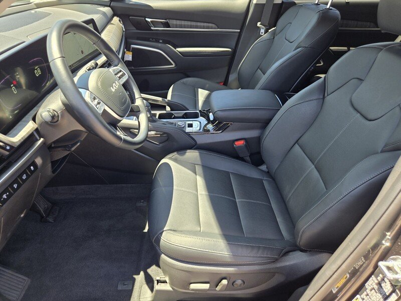 Certified 2025 Kia Telluride EX FWD image 11