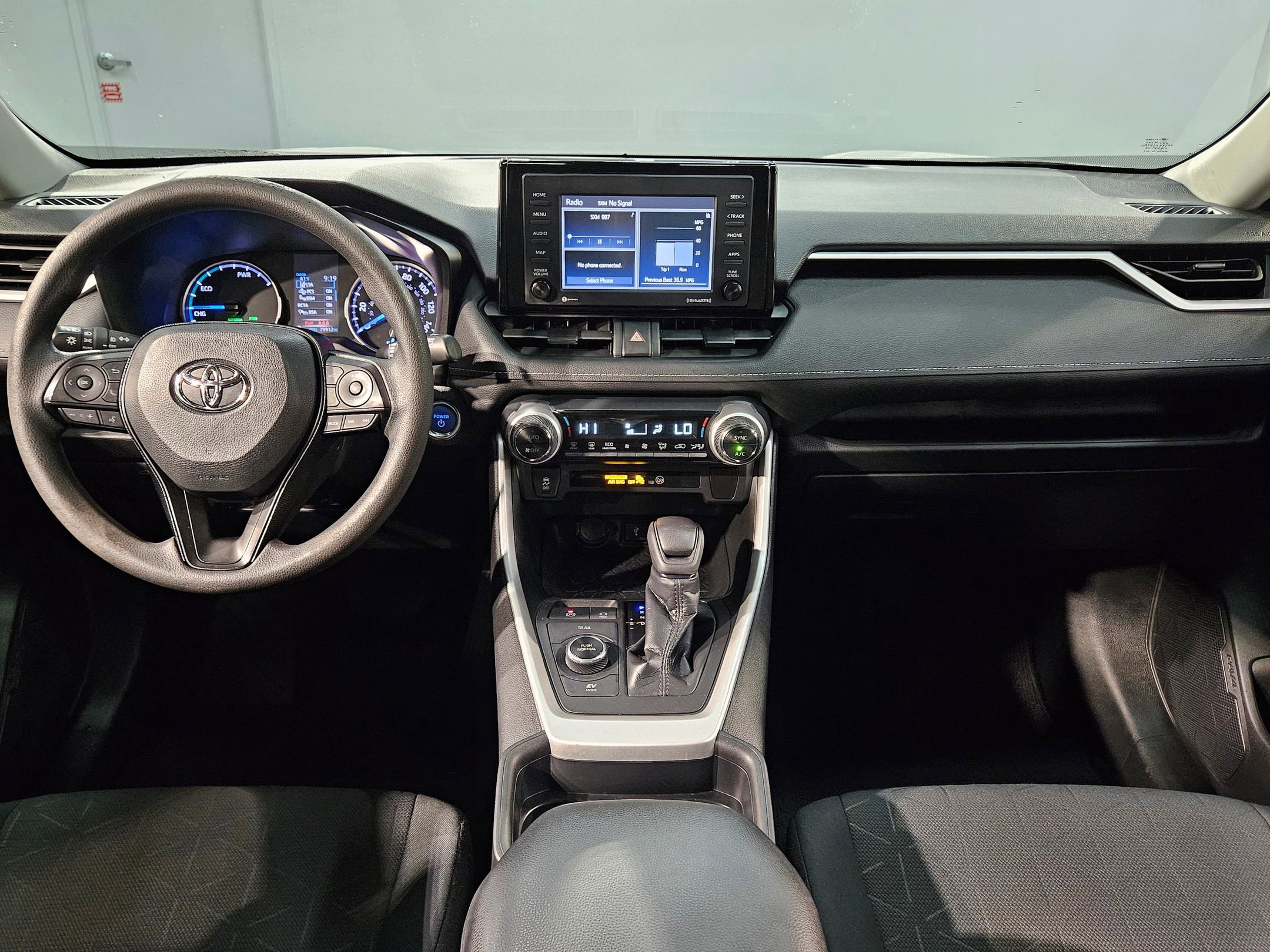 Used 2020 Toyota RAV4 XLE w/ Convenience Package image 10