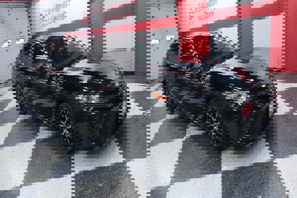 Used 2020 Toyota Camry SE w/ Audio Package image 3