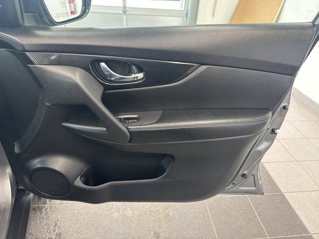 Used 2018 Nissan Rogue SL image 11