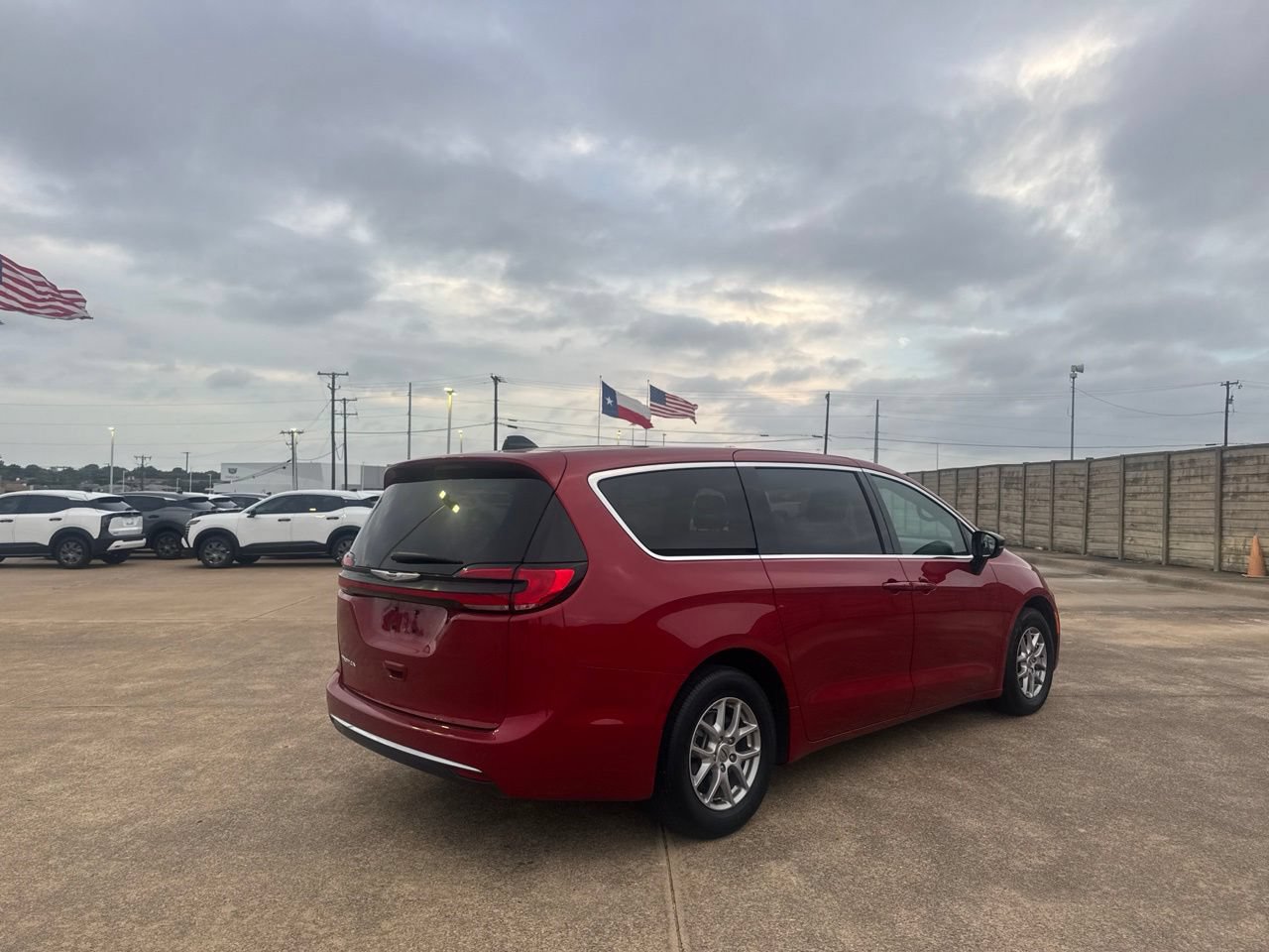 Used 2025 Chrysler Pacifica Select FWD image 19