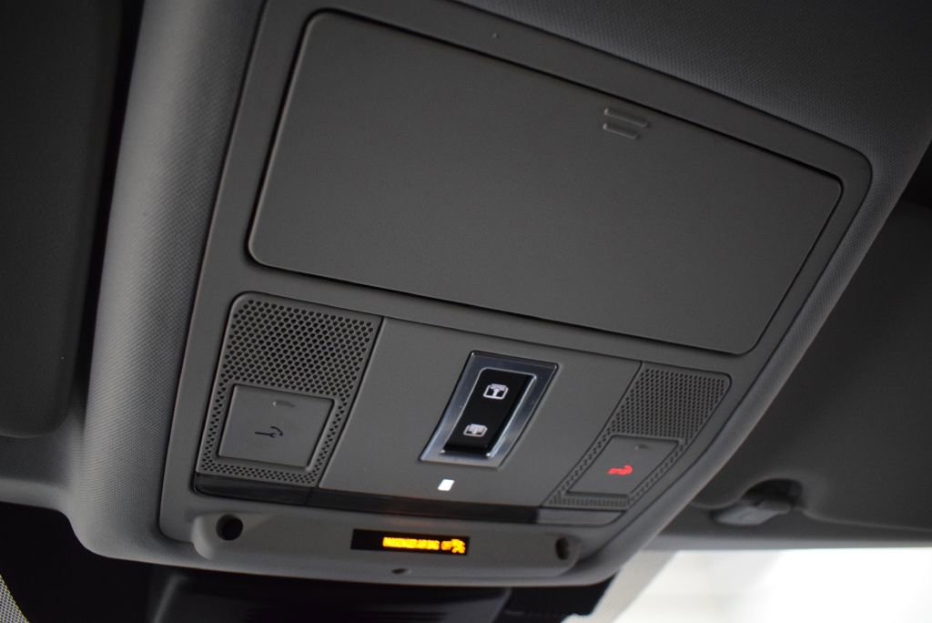 Used 2018 Land Rover Discovery Sport HSE image 28