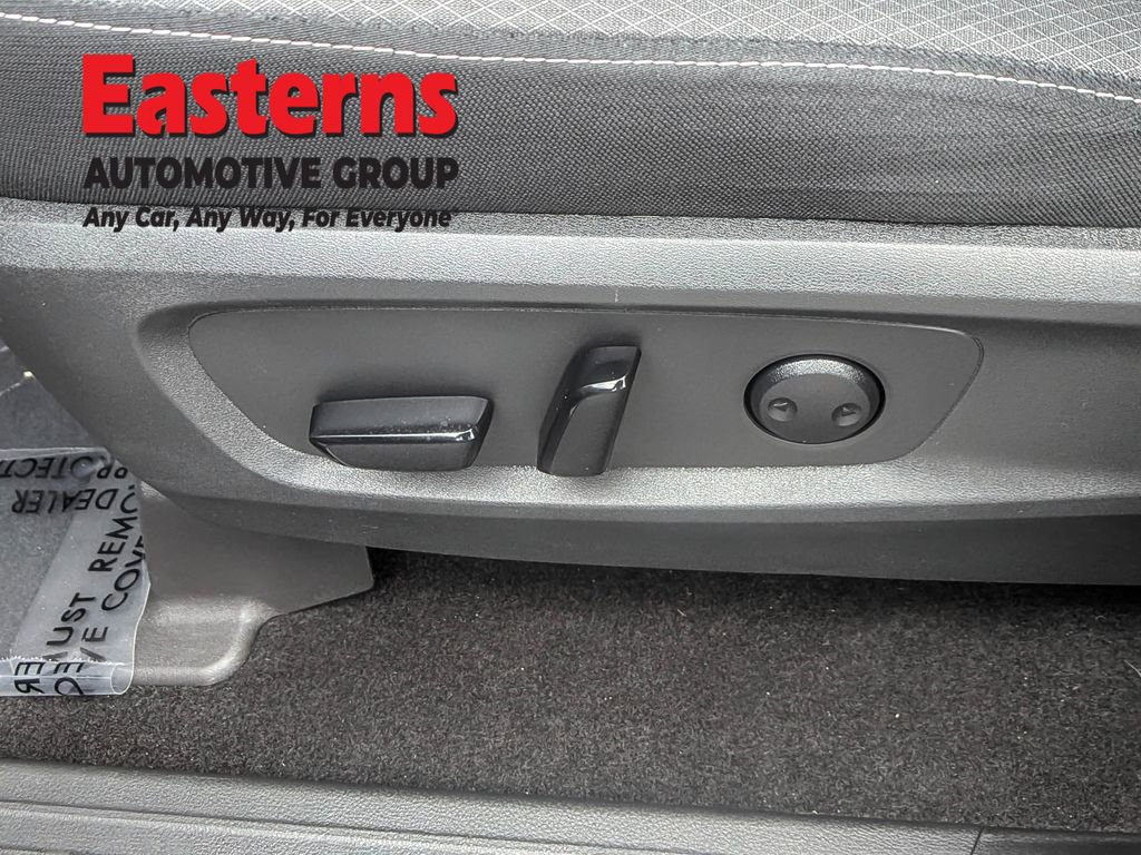 Used 2022 Nissan Pathfinder SV AWD/4WD image 22