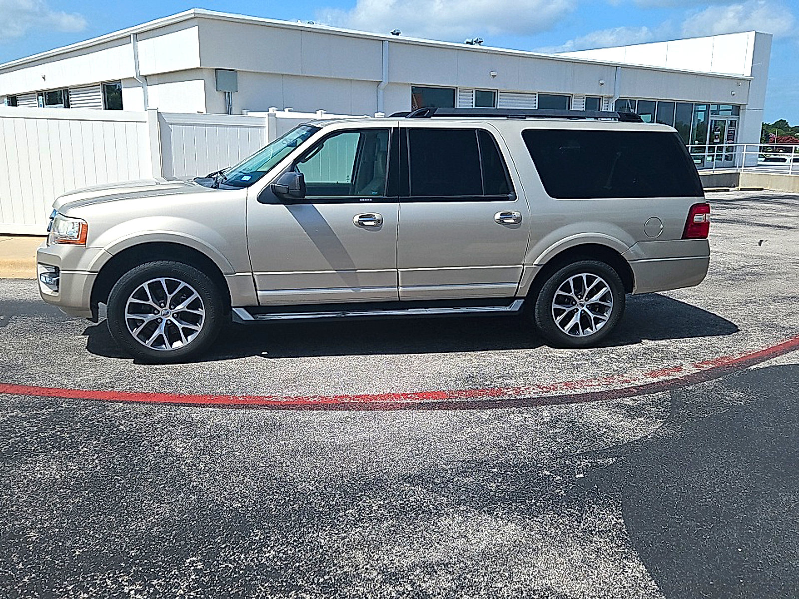 Used 2017 Ford Expedition EL XLT w/ Equipment Group 202A RWD image 3