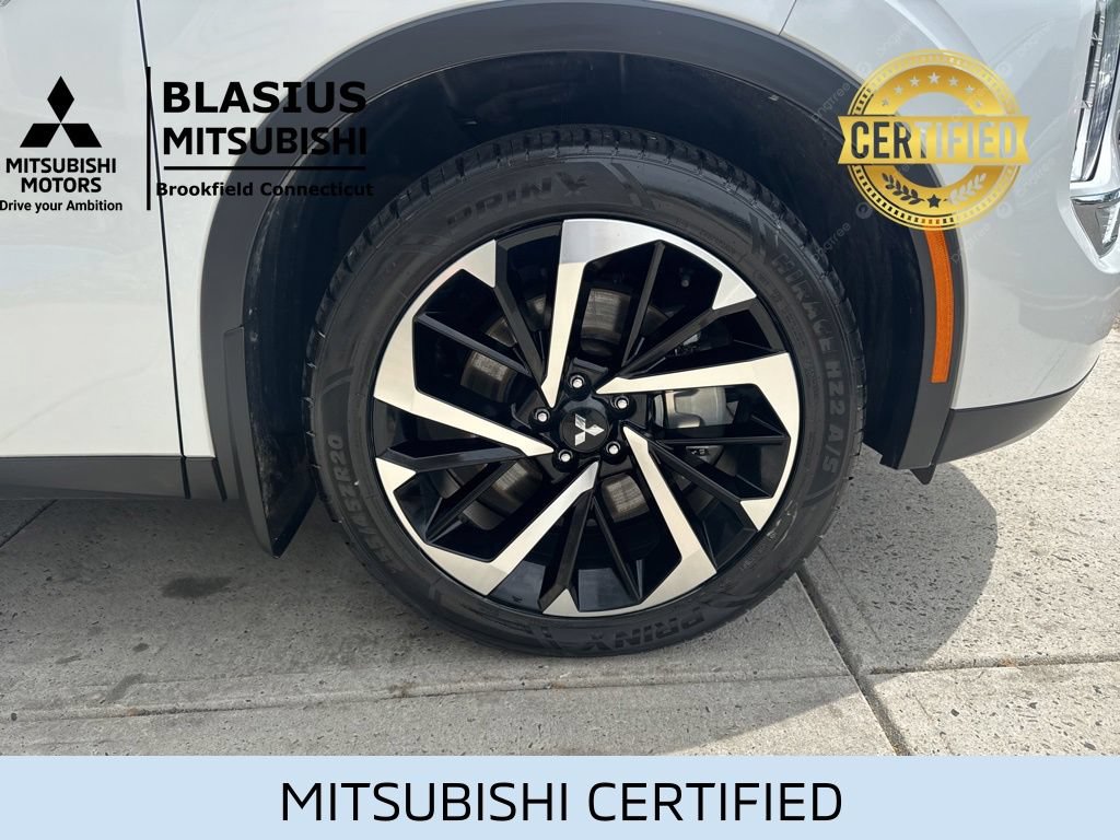 Used 2023 Mitsubishi Outlander 4WD Plug-In Hybrid image 3