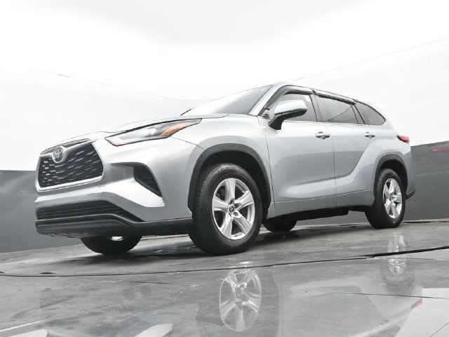 Used 2023 Toyota Highlander L FWD image 26