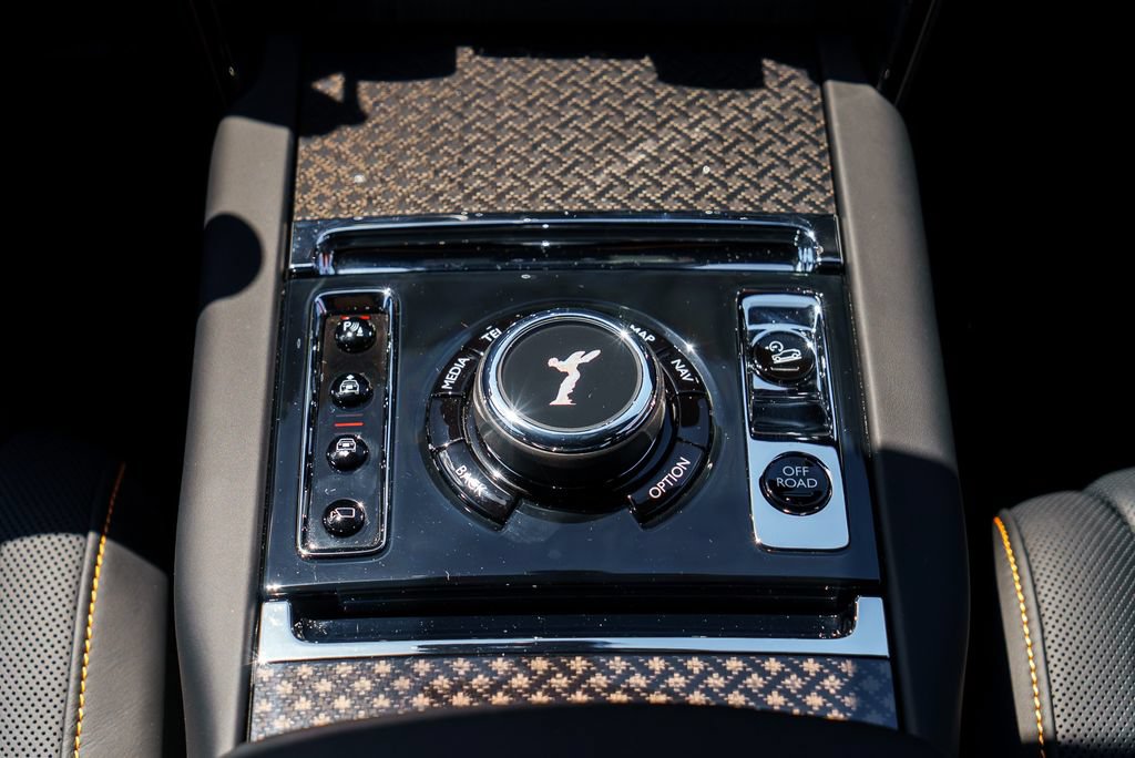 Used 2025 Rolls-Royce Cullinan Black Badge AWD/4WD image 55