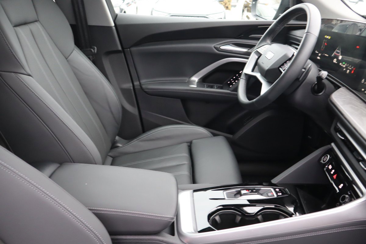Used 2025 Audi Q5 Premium Plus w/ Premium Plus image 19