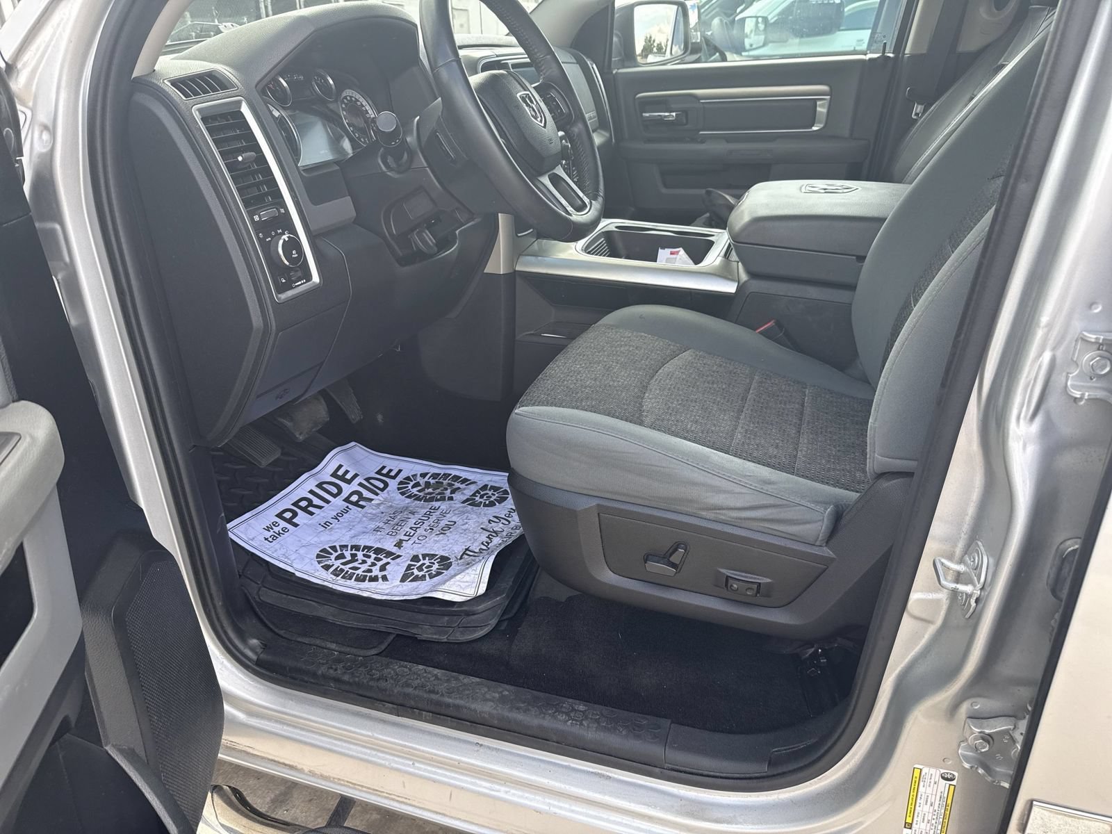 Used 2016 RAM 1500 Lone Star RWD image 3