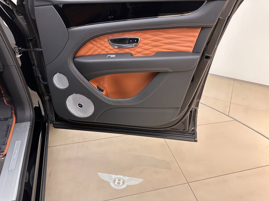 Used 2024 Bentley Bentayga image 30