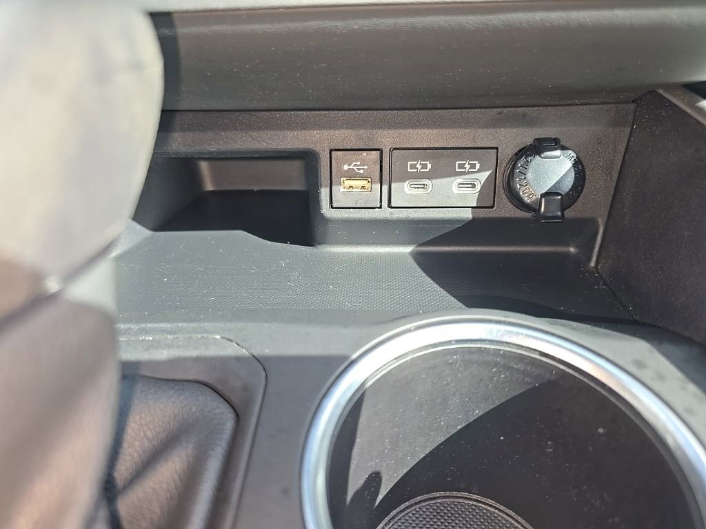 Used 2024 Toyota Highlander XLE image 13