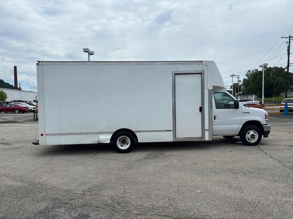 Used 2022 Ford E-450 and Econoline 450 Super Duty RWD image 6