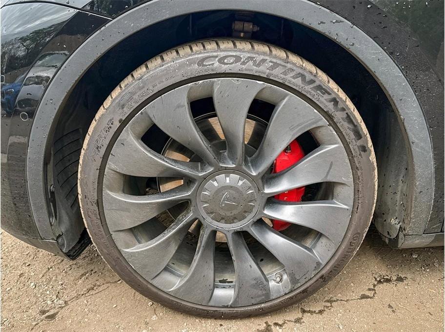 Used 2022 Tesla Model Y Performance image 3