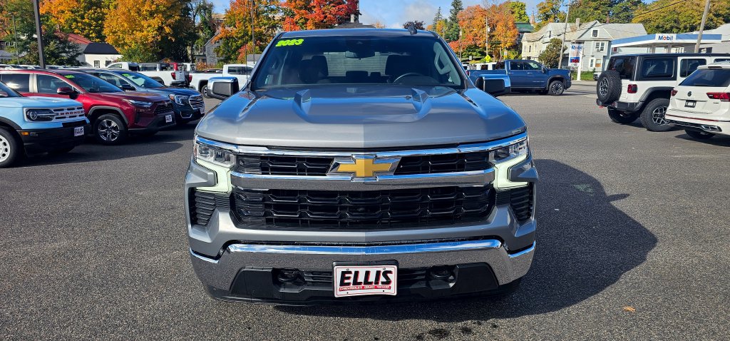 Used 2023 Chevrolet Silverado 1500 LT AWD/4WD image 2