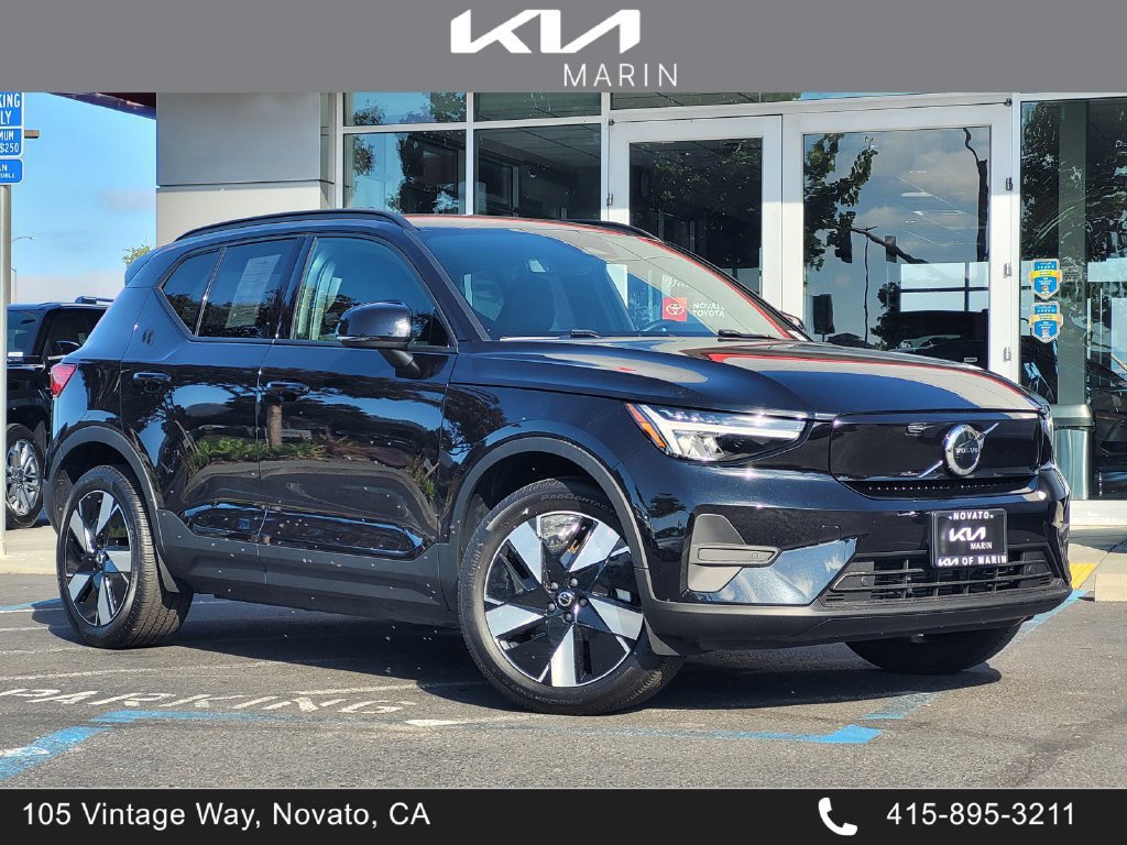 Used 2025 Volvo EX40 Core w/ Climate Package AWD/4WD image 1