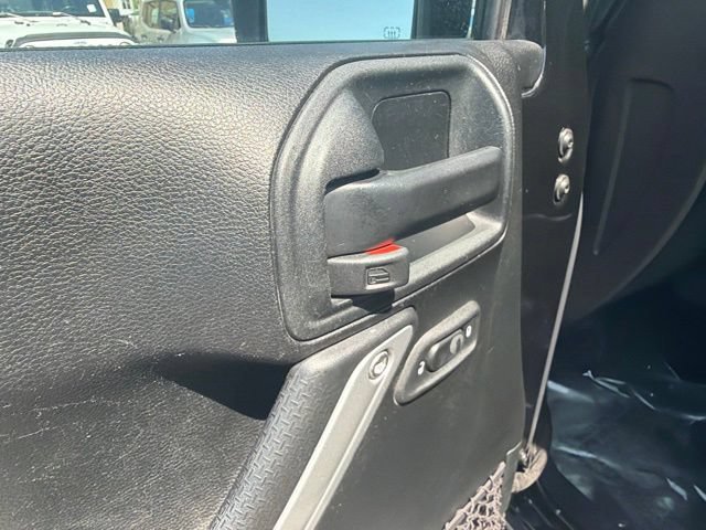 Used 2018 Jeep Wrangler Unlimited Sahara AWD/4WD image 18