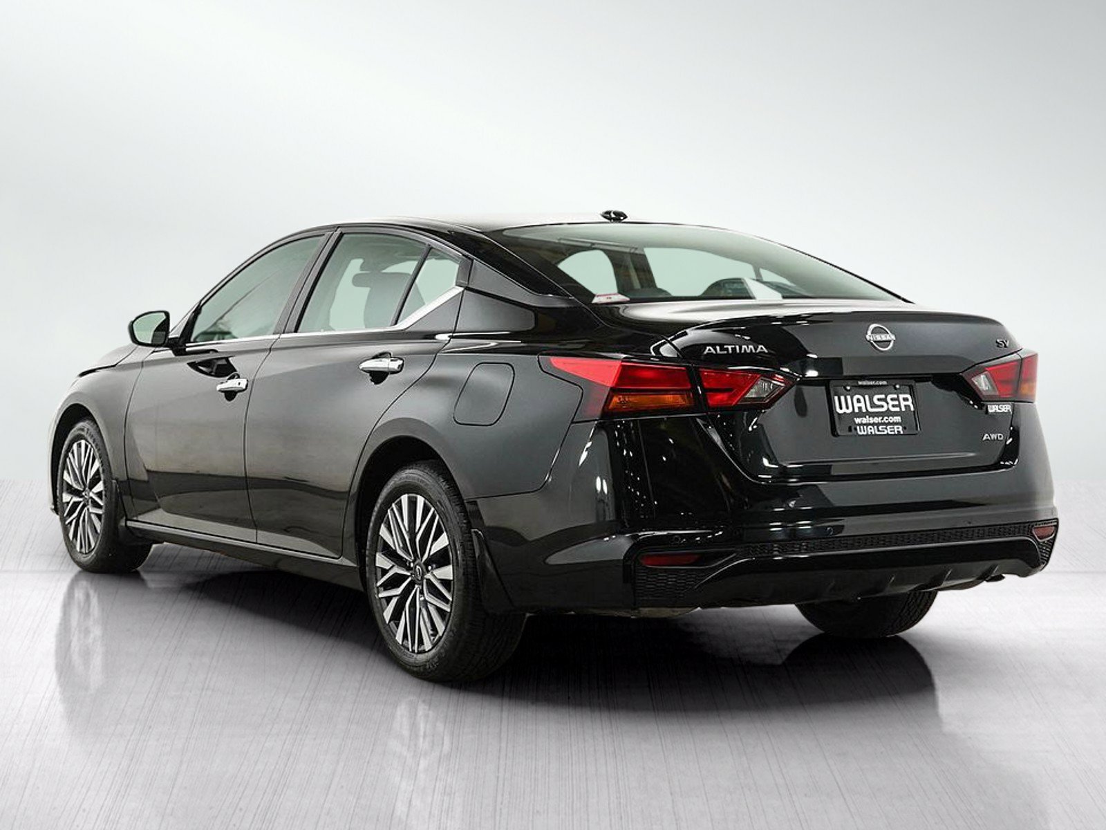 Used 2024 Nissan Altima 2.5 SV AWD/4WD image 3