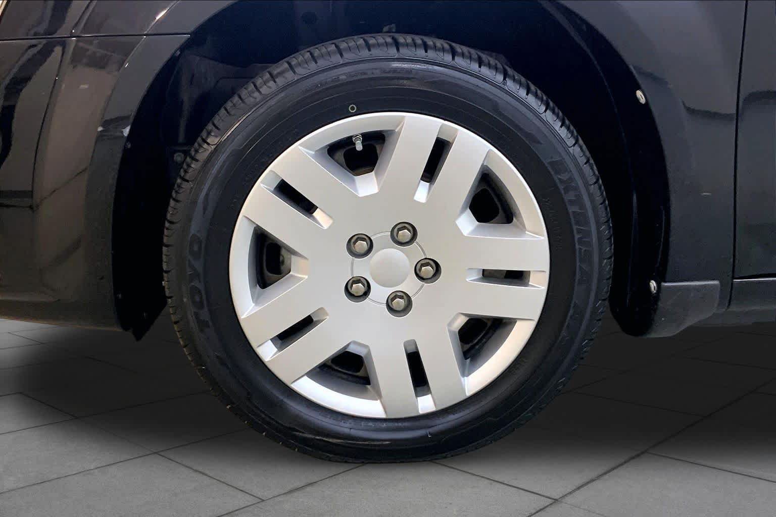 Used 2013 Dodge Avenger SE FWD image 9