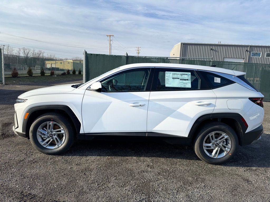 New 2026 Hyundai Tucson SE image 3