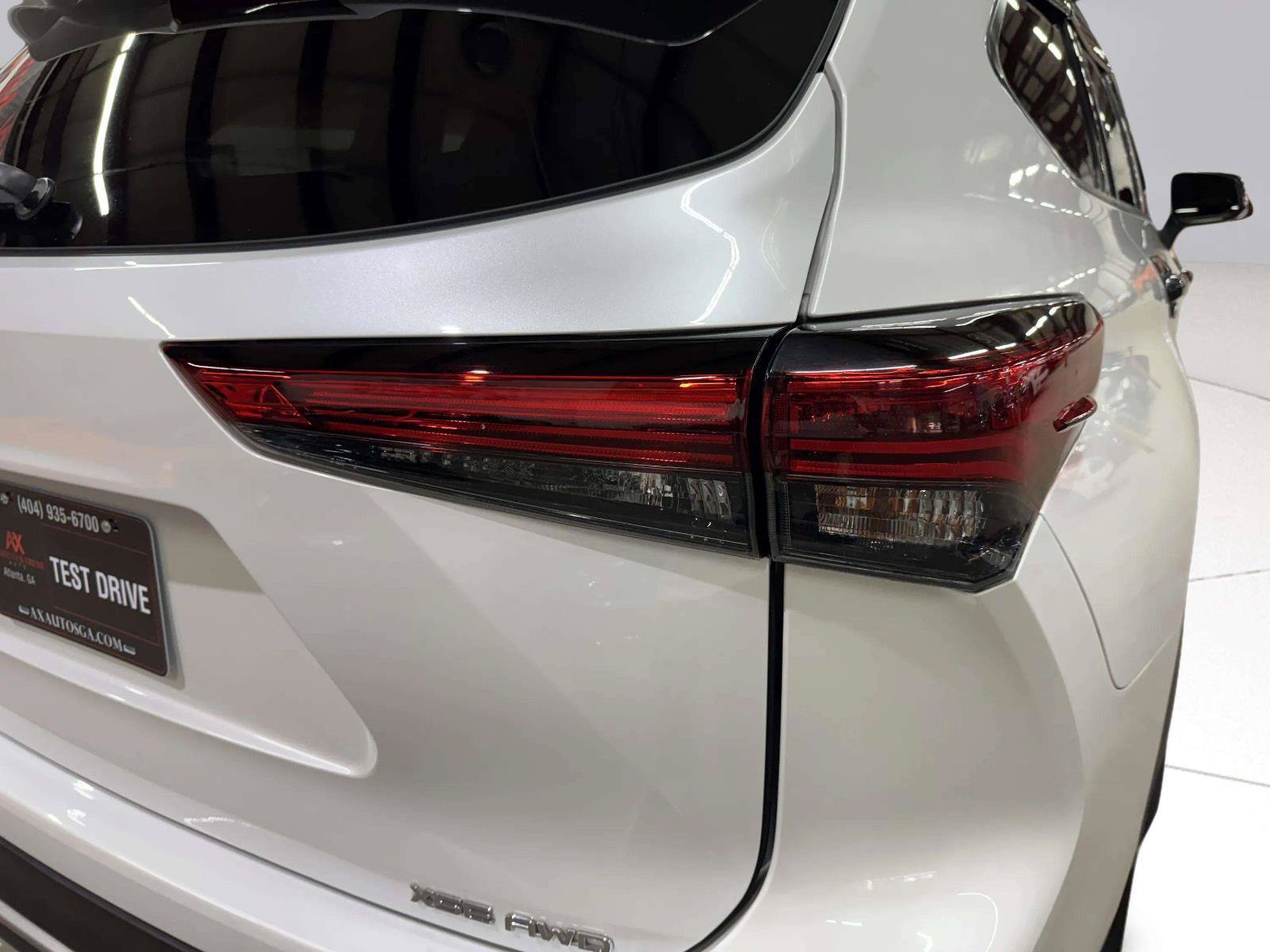 Used 2023 Toyota Highlander XSE AWD/4WD image 15