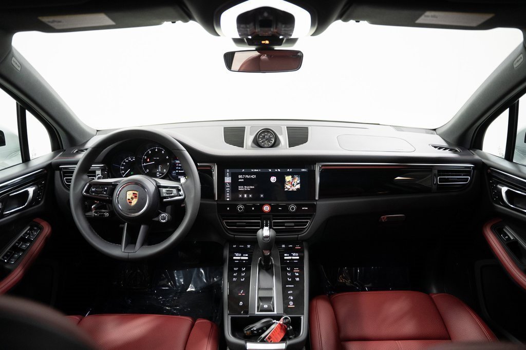 Certified 2024 Porsche Macan image 11