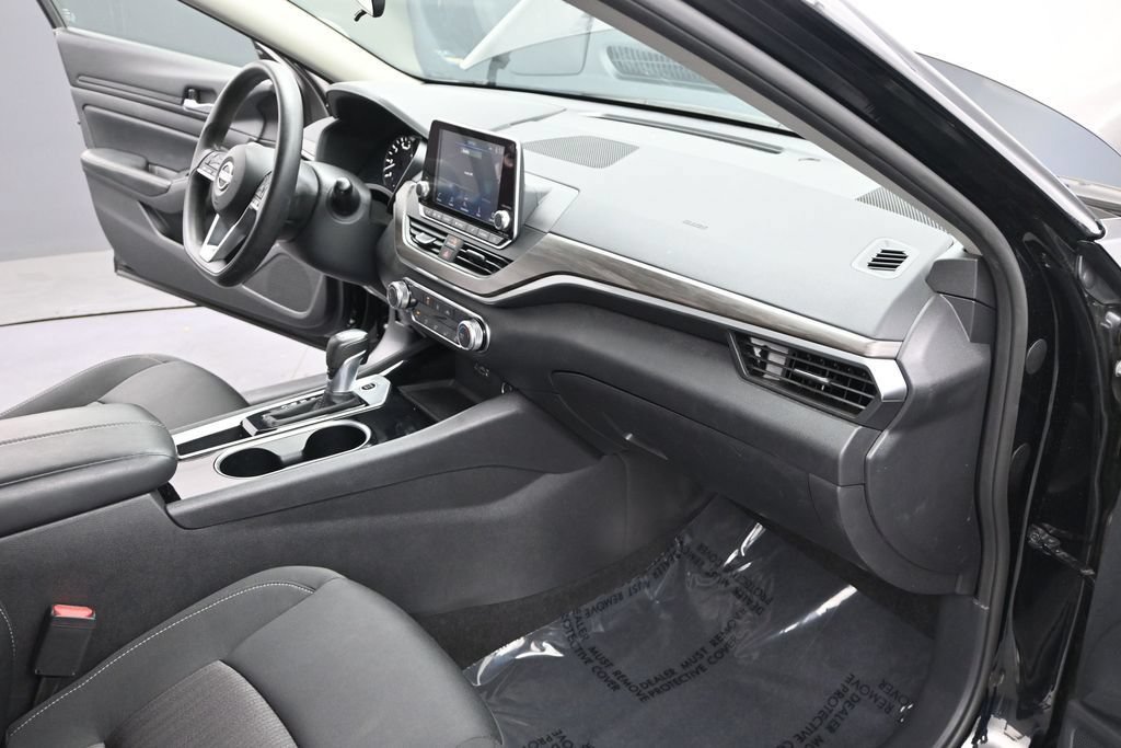 Used 2024 Nissan Altima 2.5 SV FWD image 29