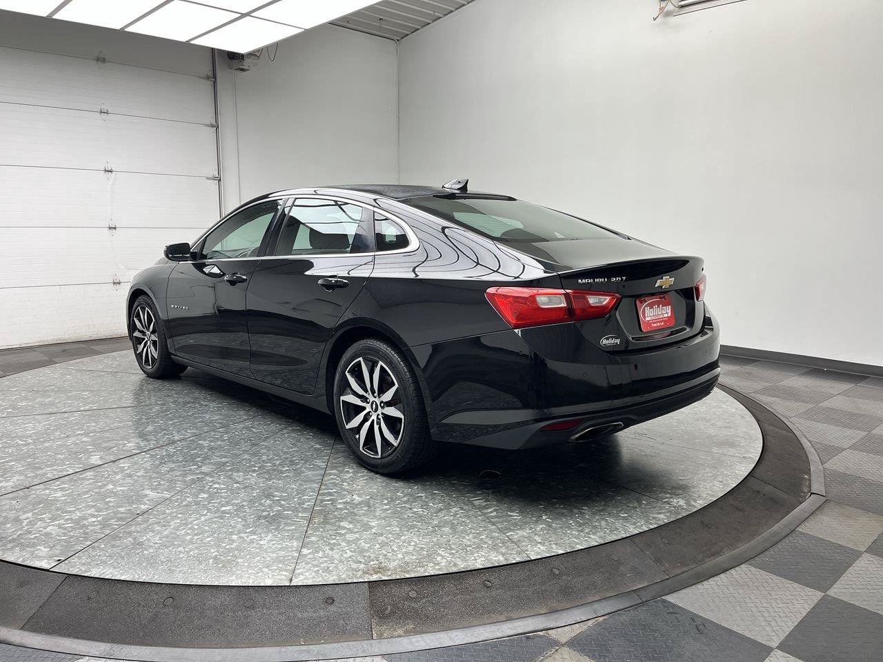Used 2016 Chevrolet Malibu LT FWD image 2