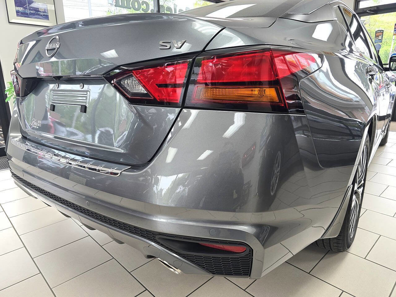 Used 2023 Nissan Altima 2.5 SV w/ SV Premium Package FWD image 18