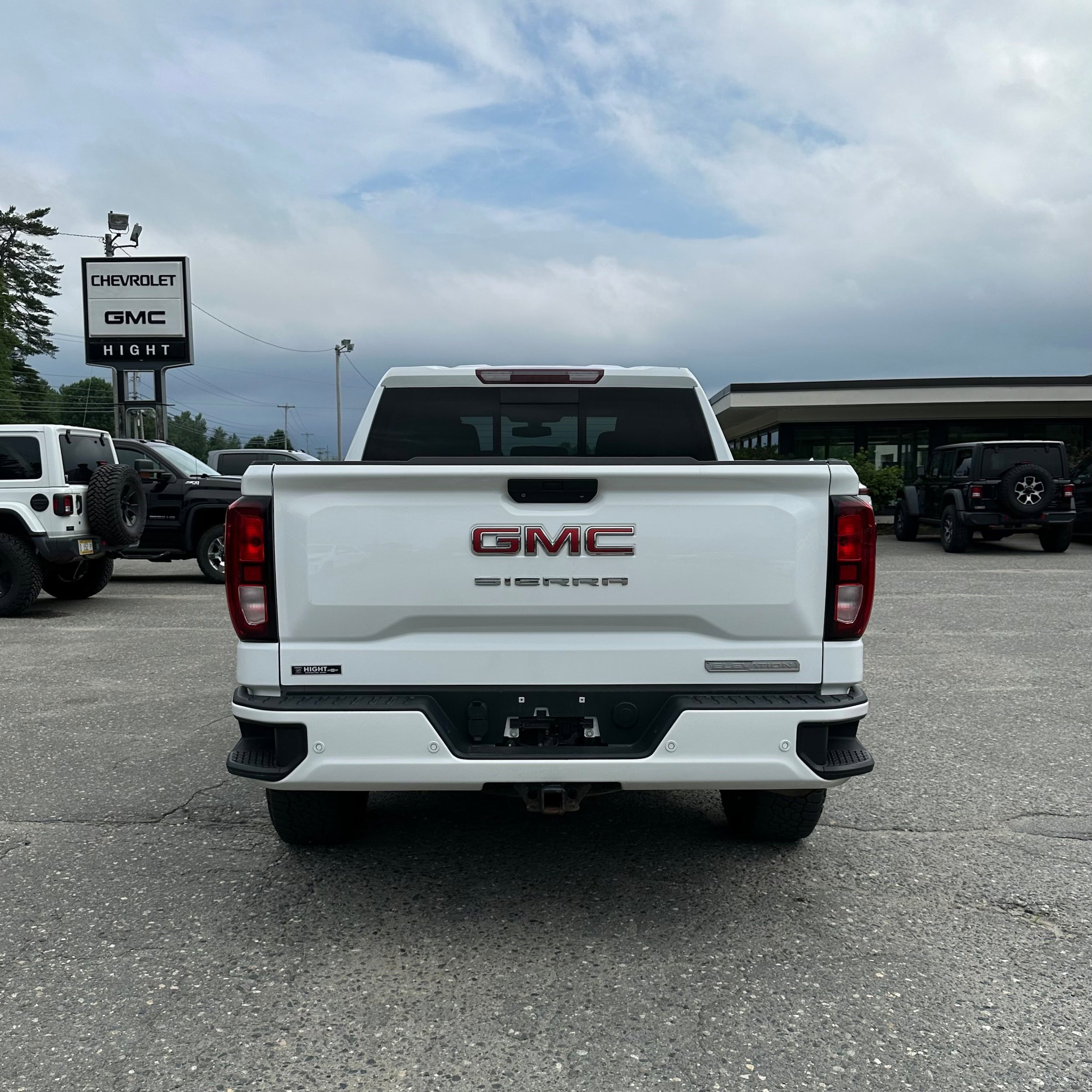 Used 2021 GMC Sierra 1500 Elevation w/ Preferred Package AWD/4WD image 4