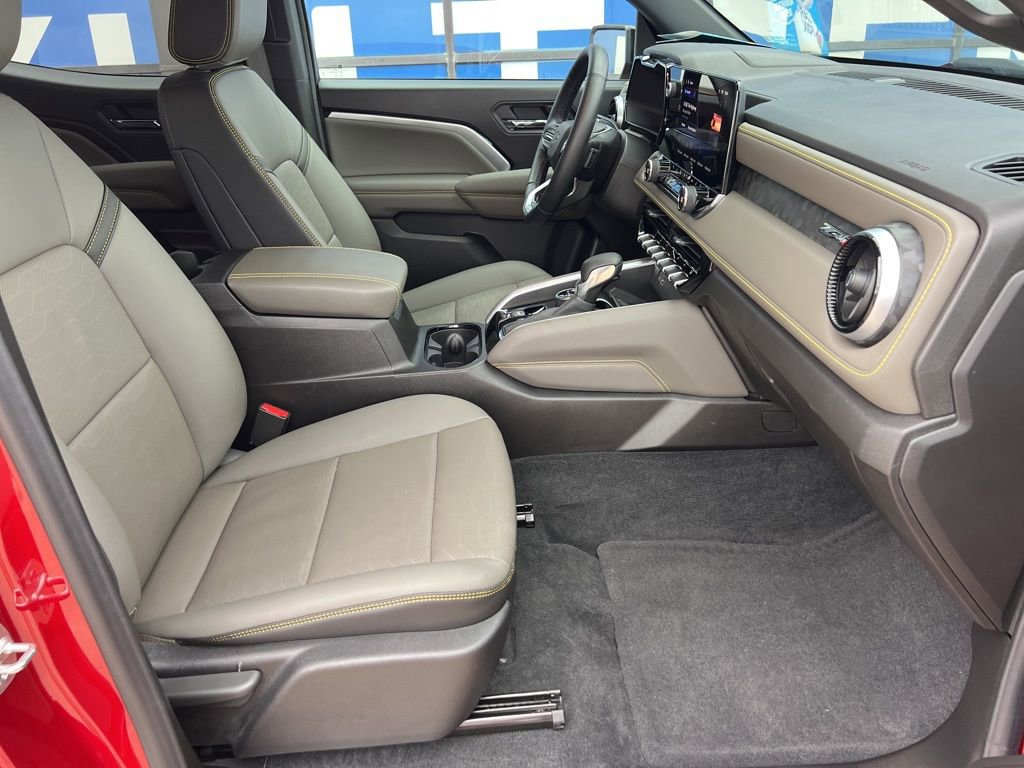 Used 2025 Chevrolet Colorado ZR2 AWD/4WD image 13