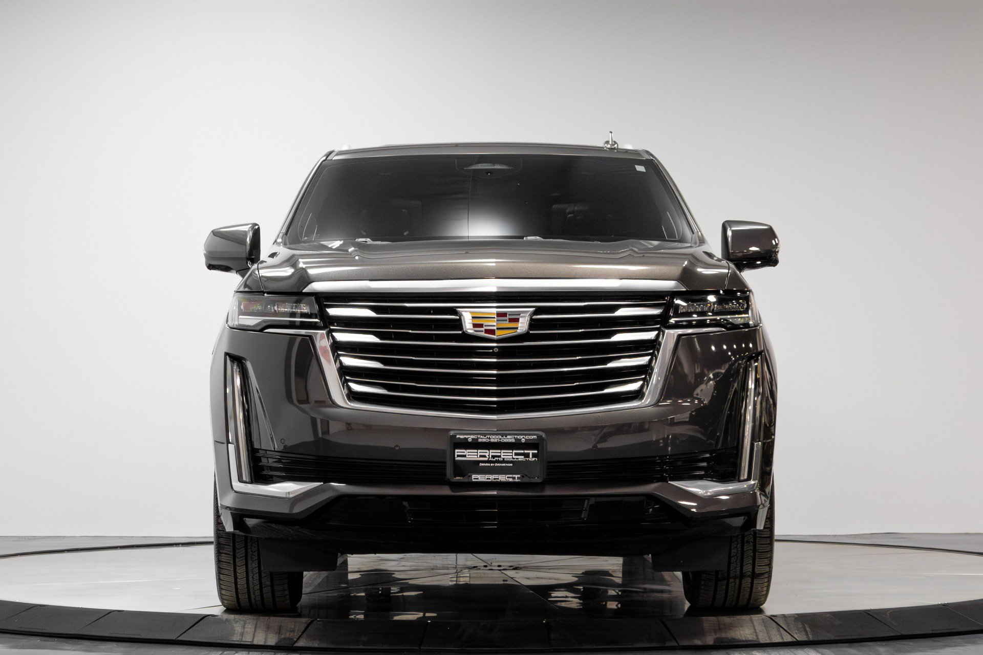 Used 2021 Cadillac Escalade ESV Premium Luxury Platinum w/ Heavy-Duty Trailer Package image 39