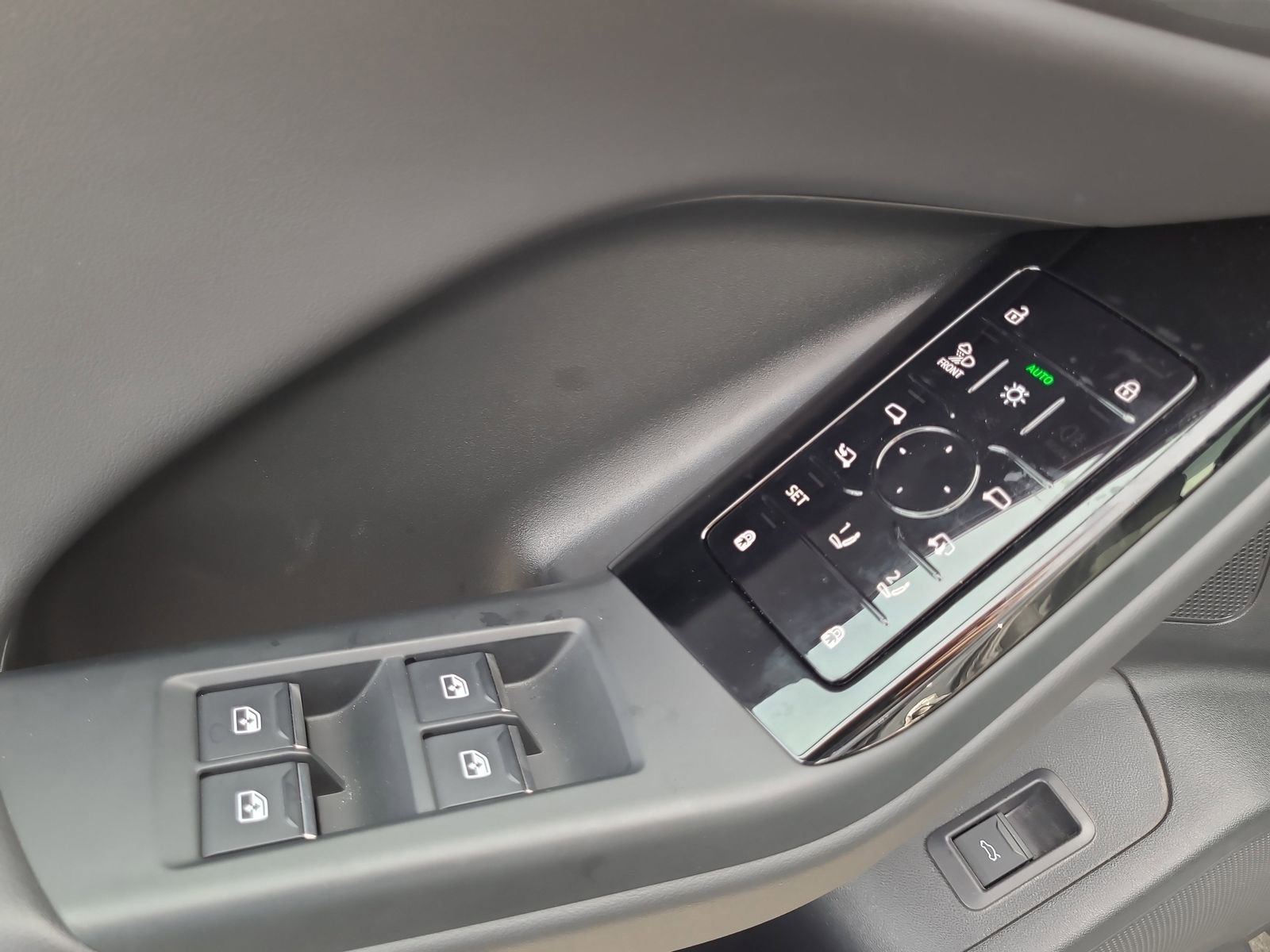 Used 2025 Audi Q6 e-tron Premium Plus w/ Premium Plus image 20