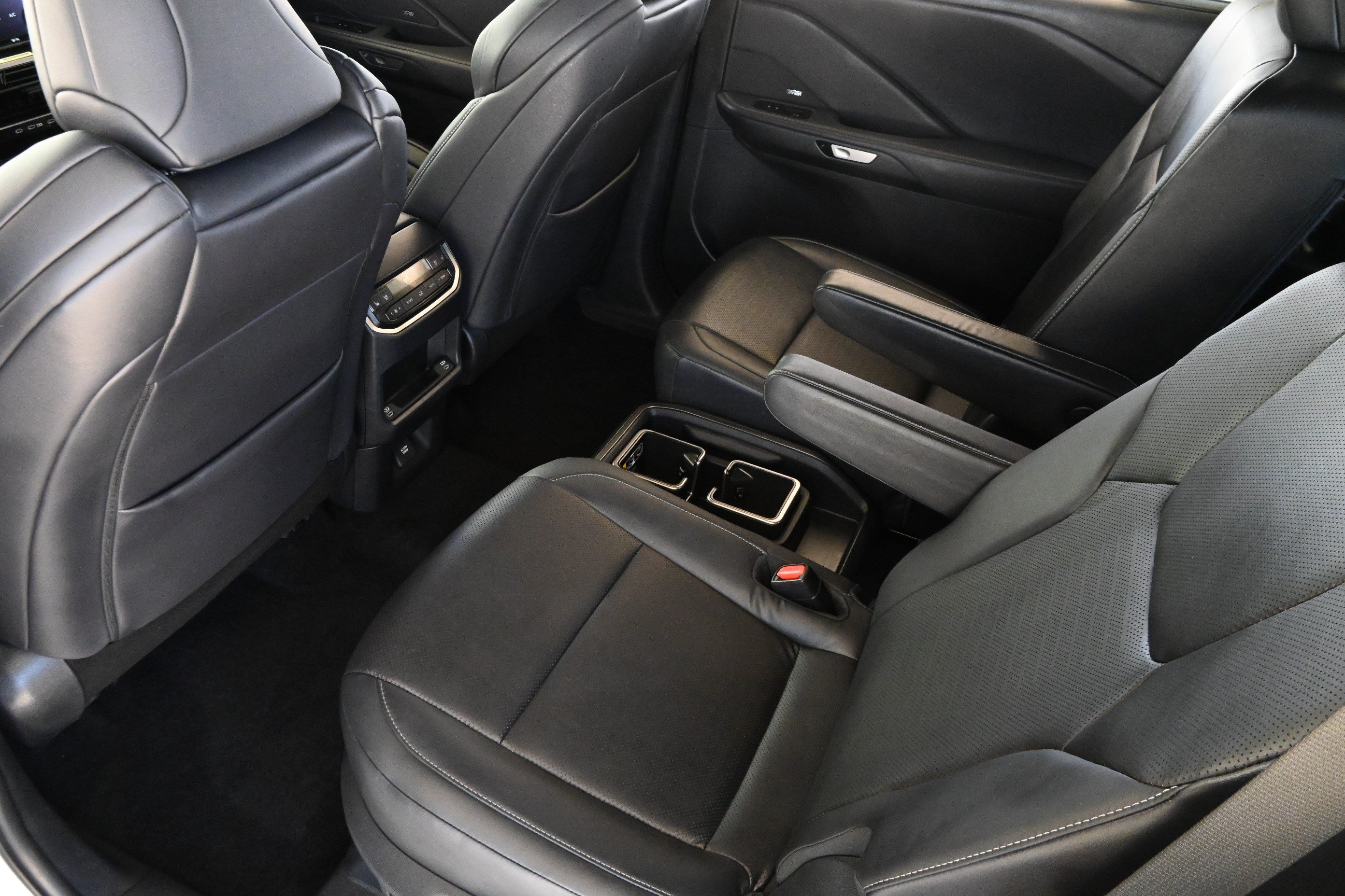 Used 2024 Lexus TX 500h AWD w/ Technology Package image 12