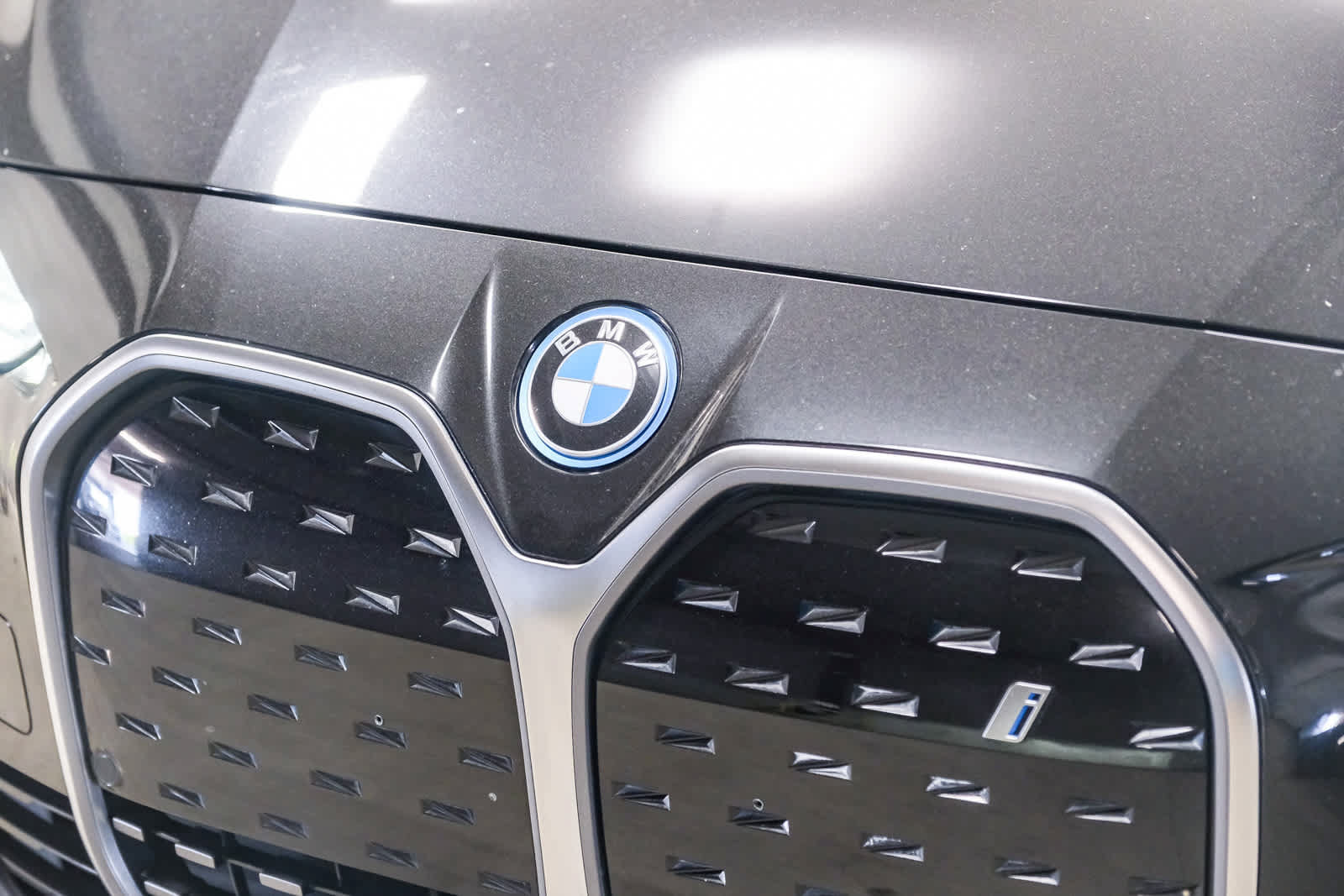 Used 2023 BMW i4 eDrive40 w/ Premium Package RWD image 12