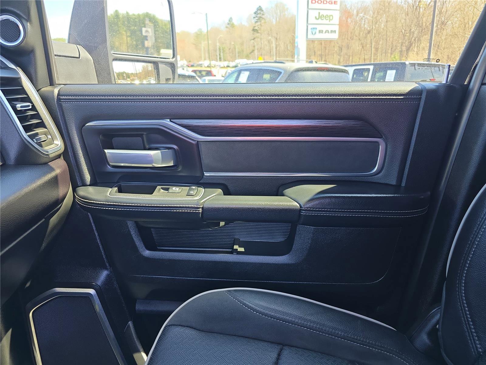 Used 2024 RAM 3500 Laramie w/ Night Edition image 24