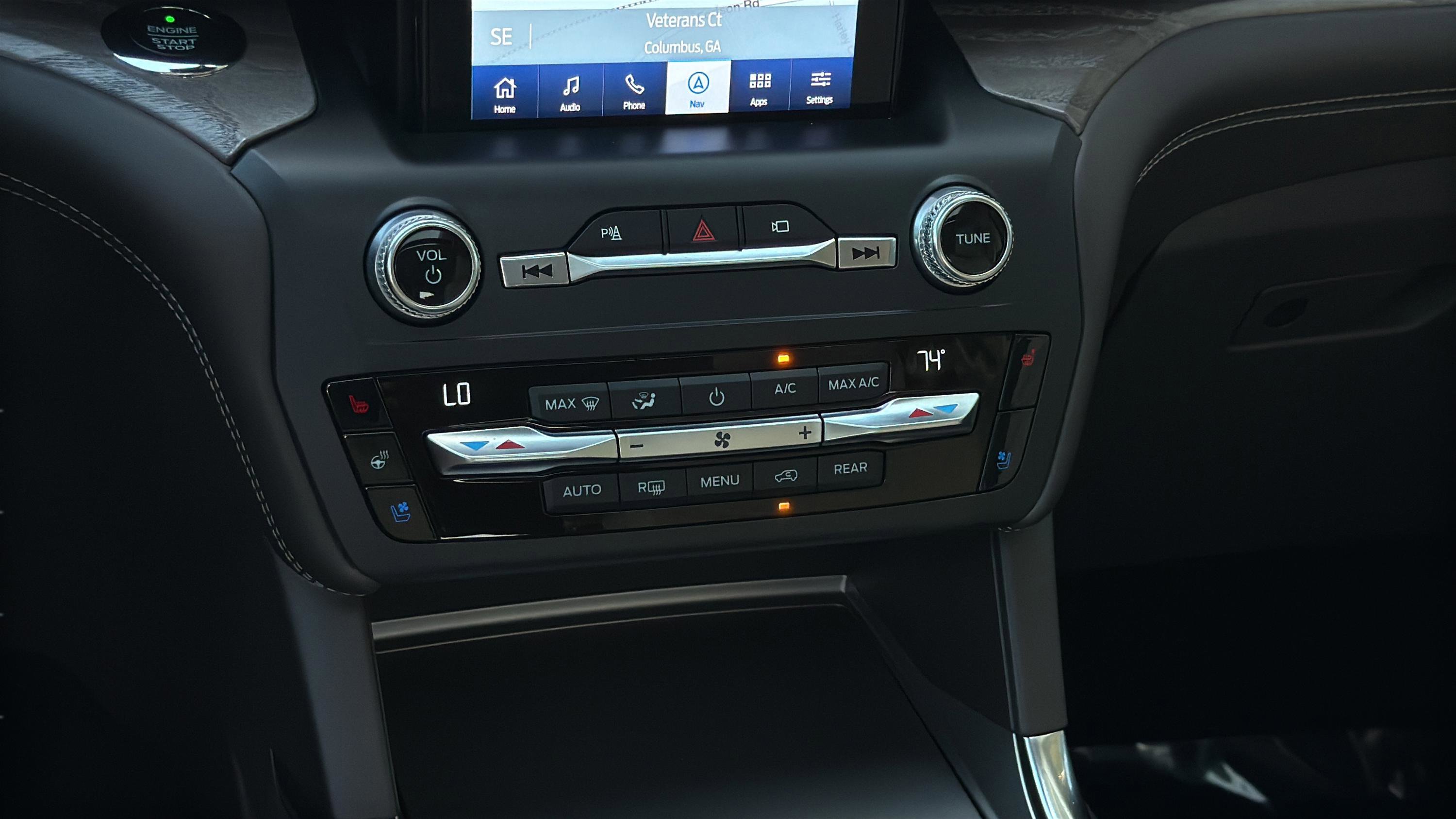 Used 2020 Ford Explorer Platinum w/ Premium Technology Package image 47