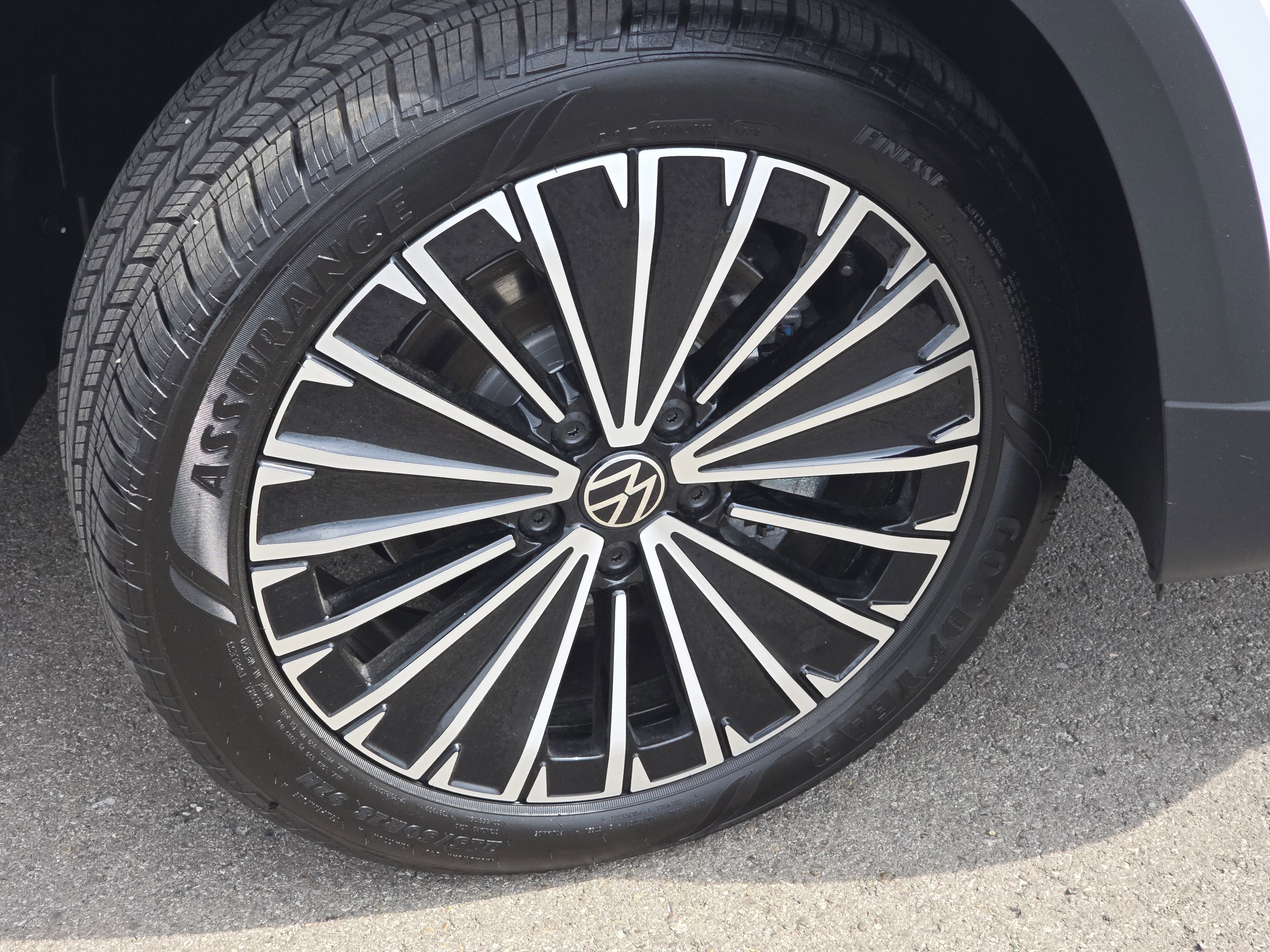 New 2026 Volkswagen Taos SE image 14