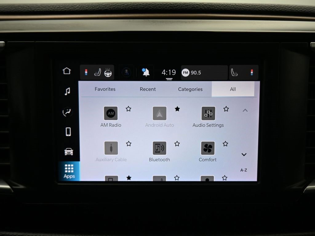 Used 2023 Chrysler Voyager LX image 17