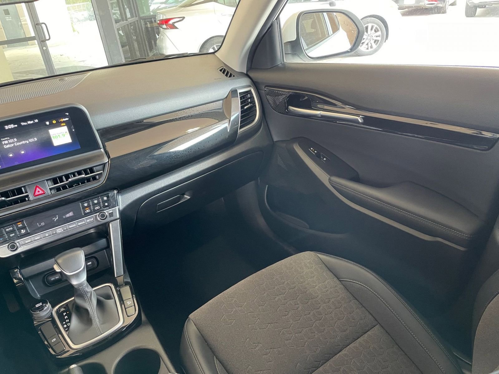 Used 2025 Kia Seltos S FWD image 36