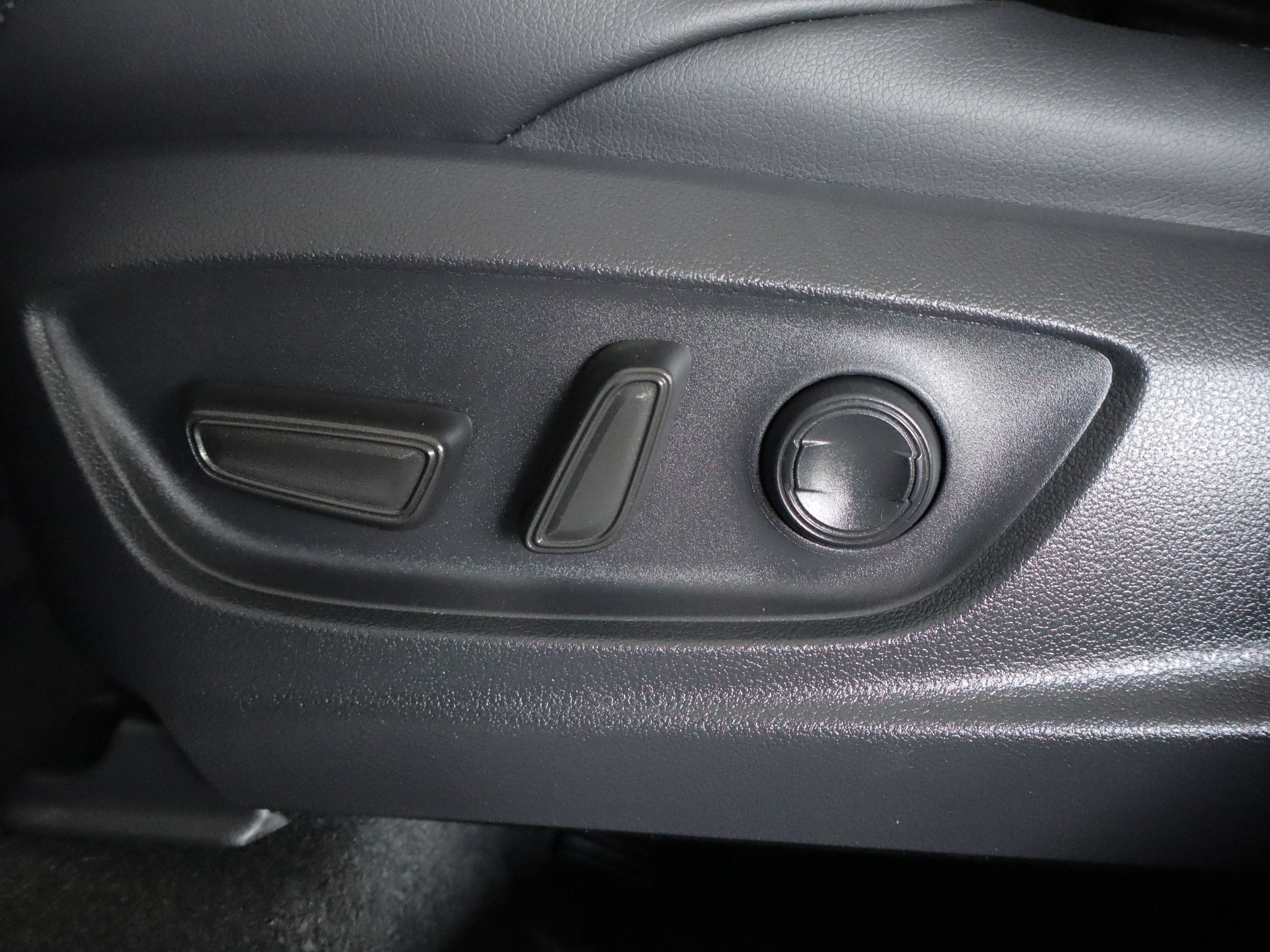 Used 2024 Toyota Corolla Cross AWD Hybrid w/ Convenience Package image 13