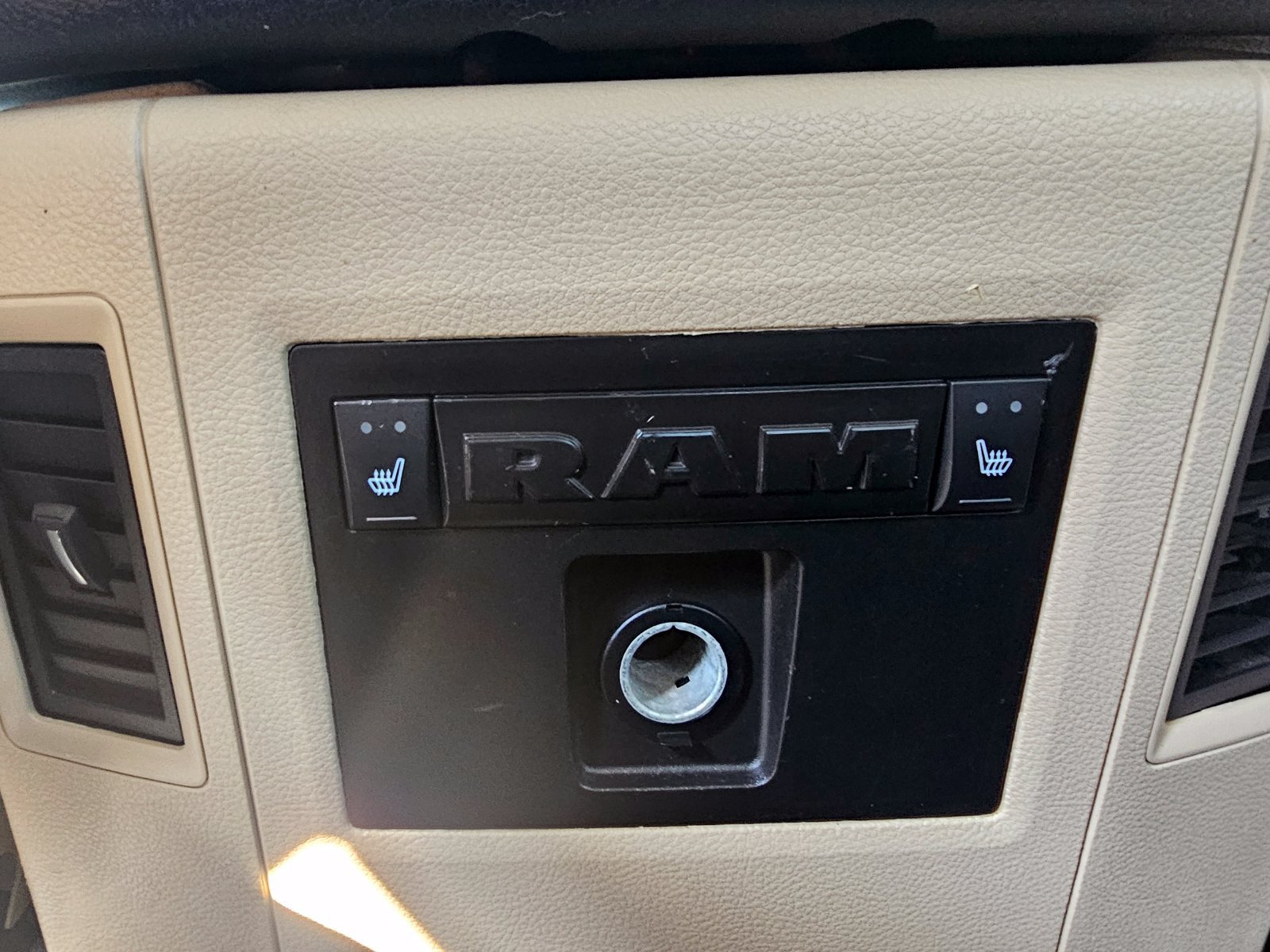 Used 2018 RAM 2500 Limited AWD/4WD image 46