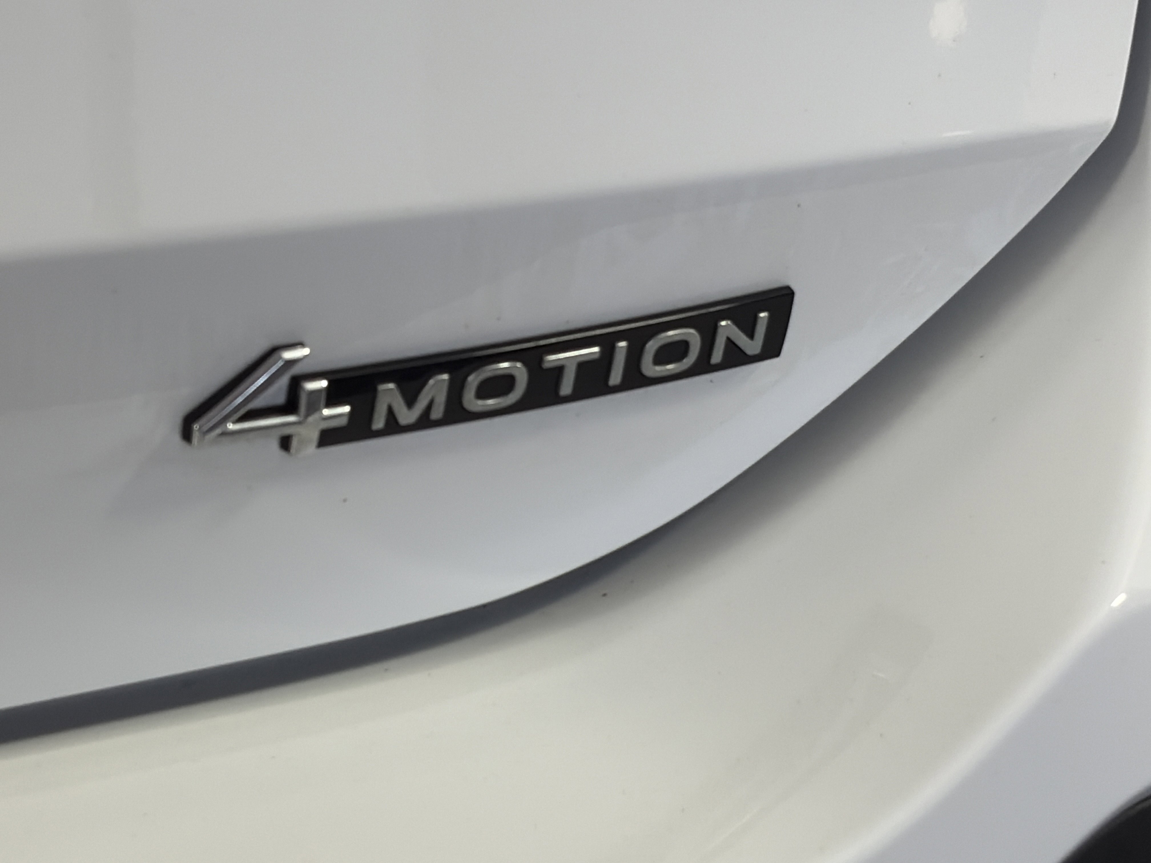 Used 2025 Volkswagen Tiguan SE image 17