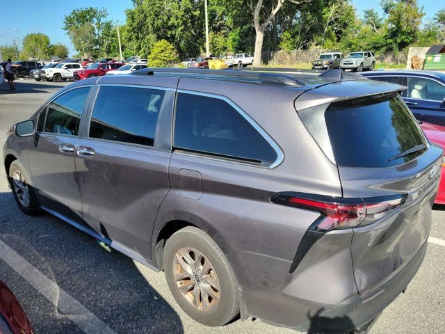 Used 2024 Toyota Sienna XLE w/ XLE Plus Package FWD image 7