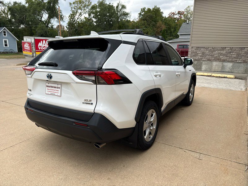 Used 2020 Toyota RAV4 XLE image 4