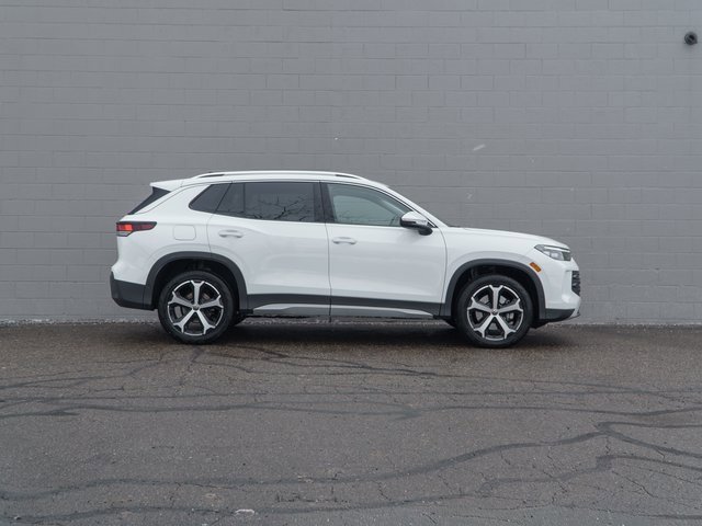 Used 2025 Volkswagen Tiguan SE w/ Panoramic Sunroof Package image 8