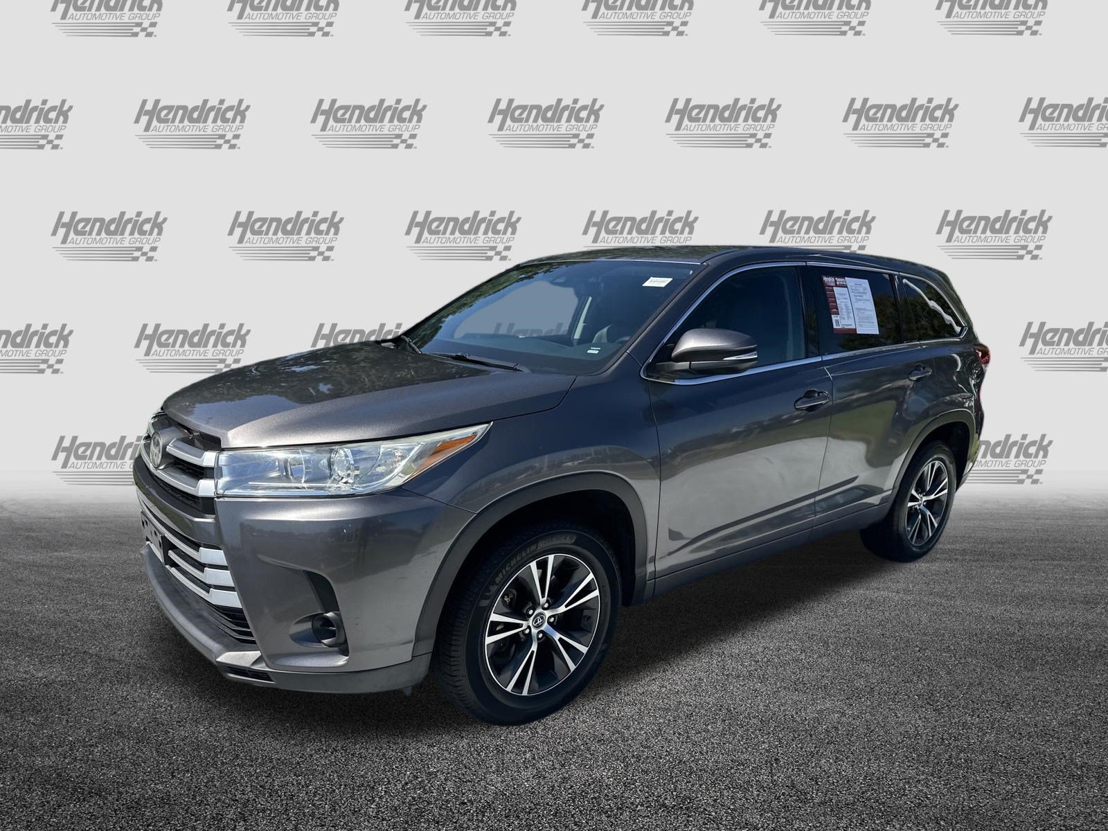 Used 2017 Toyota Highlander LE FWD image 5
