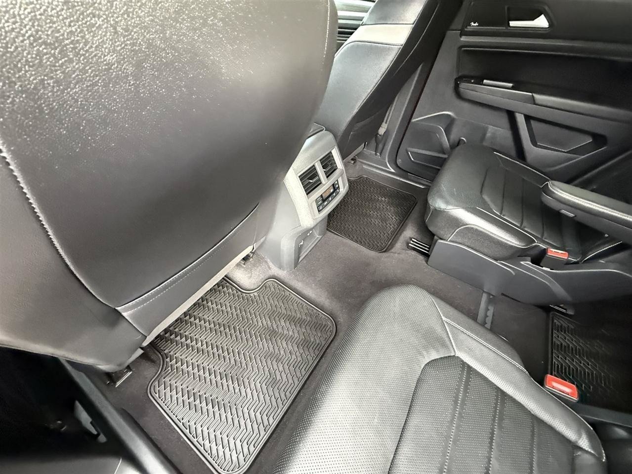 Used 2021 Volkswagen Atlas SEL Premium AWD/4WD image 30