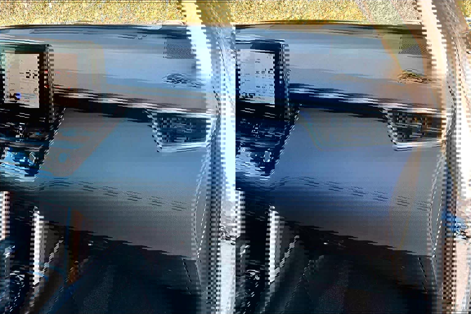 Certified 2023 Toyota Corolla Cross LE w/ Moonroof Package image 18